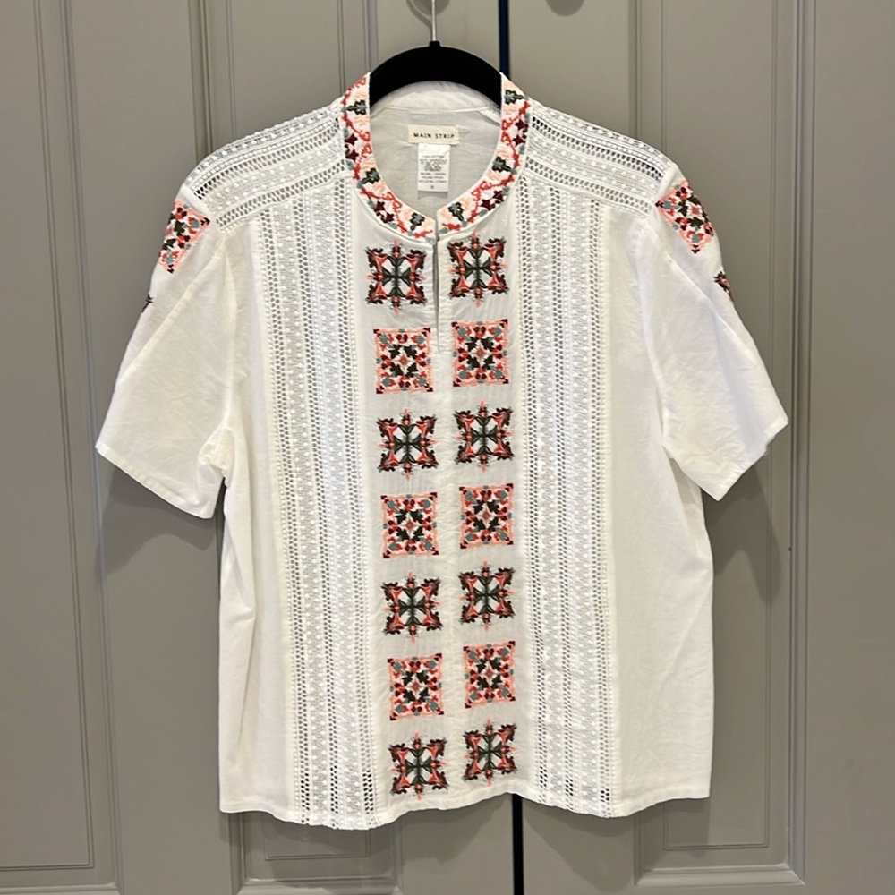 Main Strip shirt size small